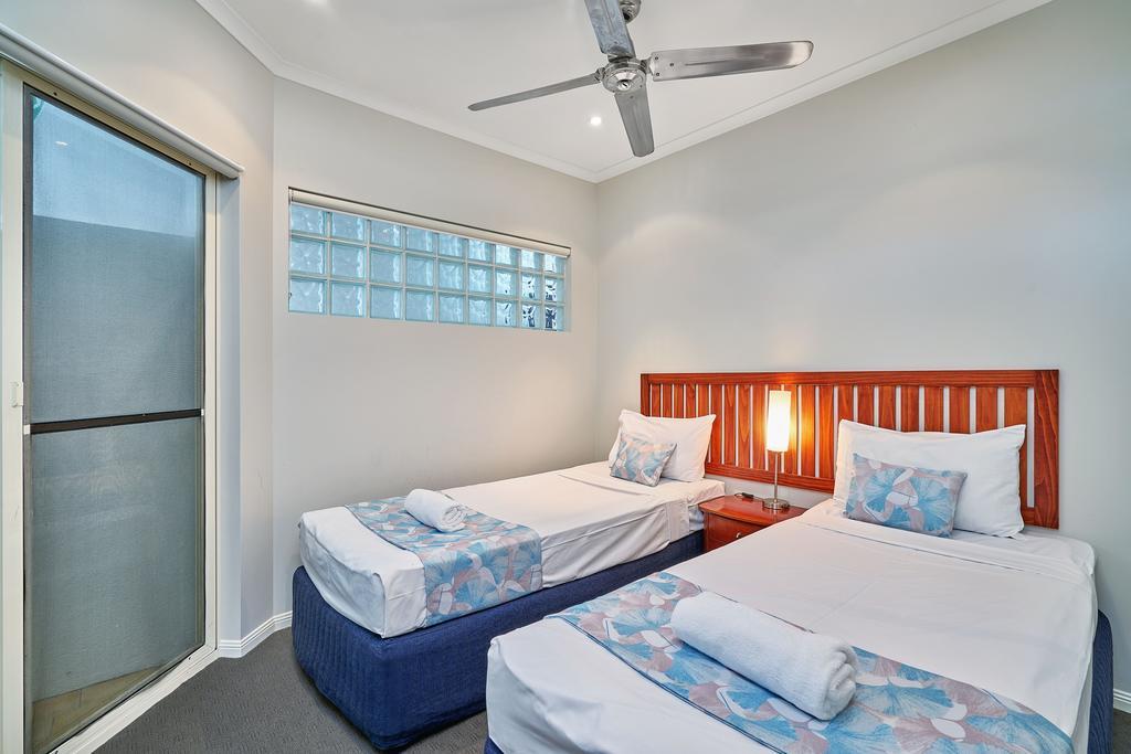 North Cove Waterfront Suites Cairns Room photo